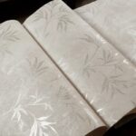 کاغذ دیواری طرح شاخ و برگ کد ۷۰۴۰ - تصویر 5