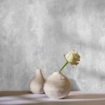 کاغذ دیواری طرح پتینه نقره‌ ای کد ۱۰۲۲۵