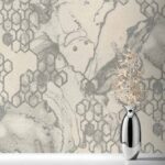 کاغذ دیواری طرح هندسی سفید نقره‌ ای کد ۱۱۱۰۲